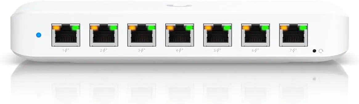 [021343] [USW-Ultra-210W] Ubiquiti - Switch PoE compacto capa 2, 8 Puertos GbE (7 con salida PoE+ y 1 con entrada PoE++)
